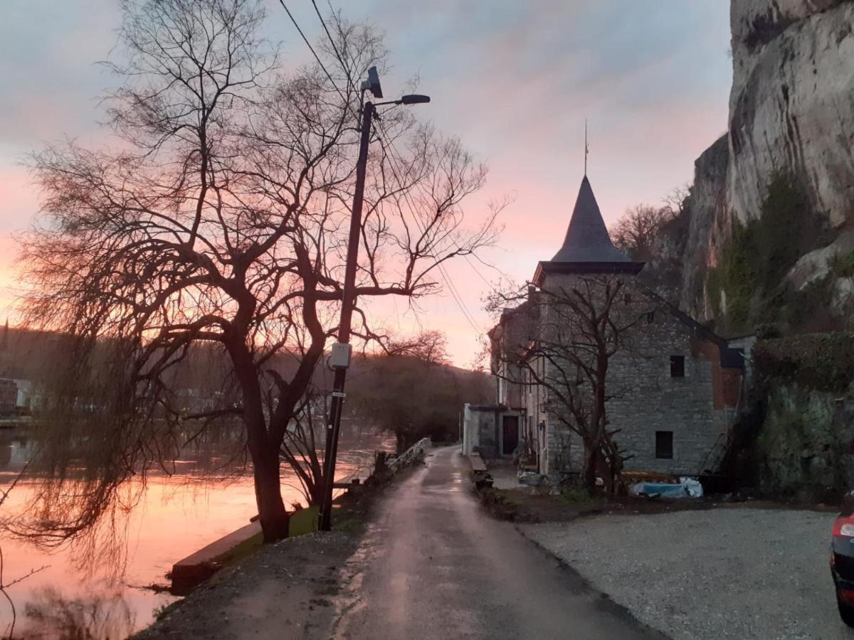 Villa Pieds Dans L'Eau Private Wellness Bordure De Meuse Lustin Exterior foto